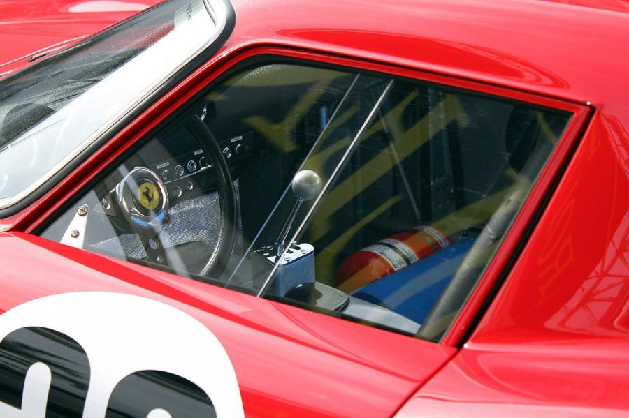 Моторный отсек Ferrari 250 GTO (Series II) 1964 года  (фото 17 из 22)
